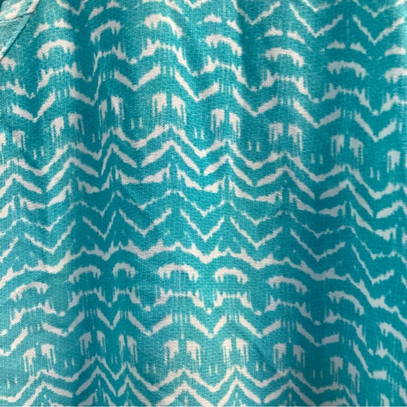 Torrid Size 4 Blue & White High Low Short Sleeve Top with Cut Out Back NWT - Picture 4 of 8